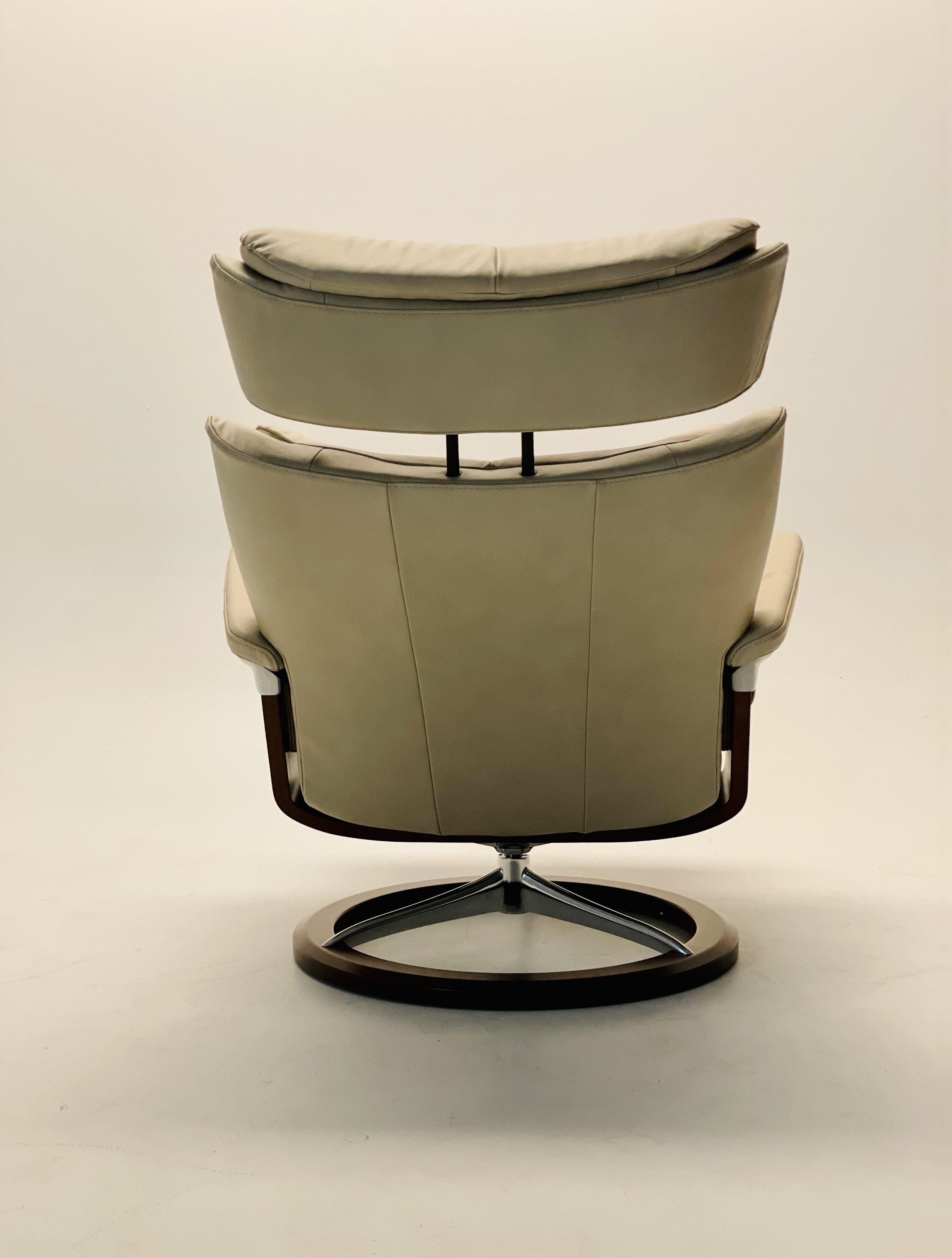 Stressless Magic 1143315-40 Medium Medium Magic Chair with